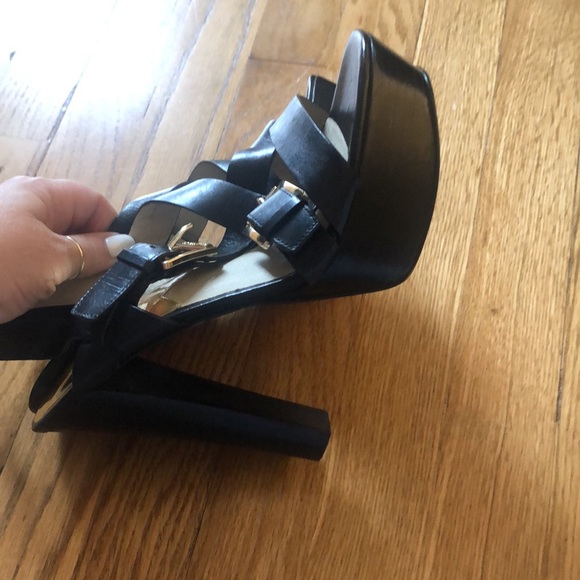 MICHAELS KORS HEALS - Picture 6 of 8